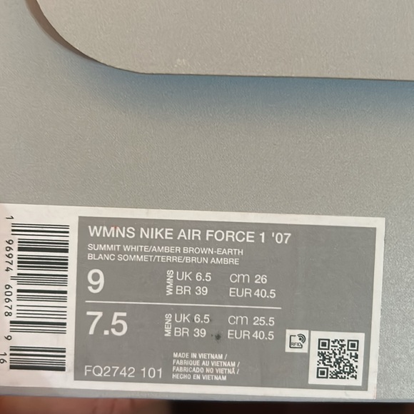 Nike Air Force 1 ‘07 Size 9 US WMNS SKU FQ2742-101 - Picture 8 of 8